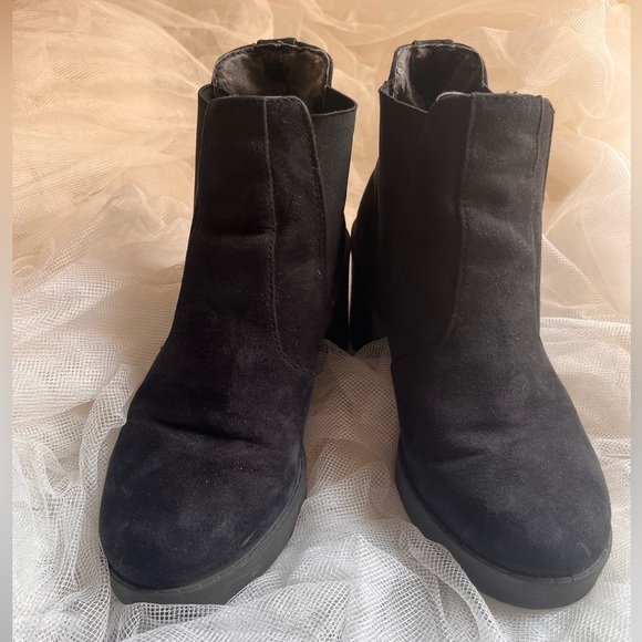 Topshop Chelsea Boot - Picture 2 of 5